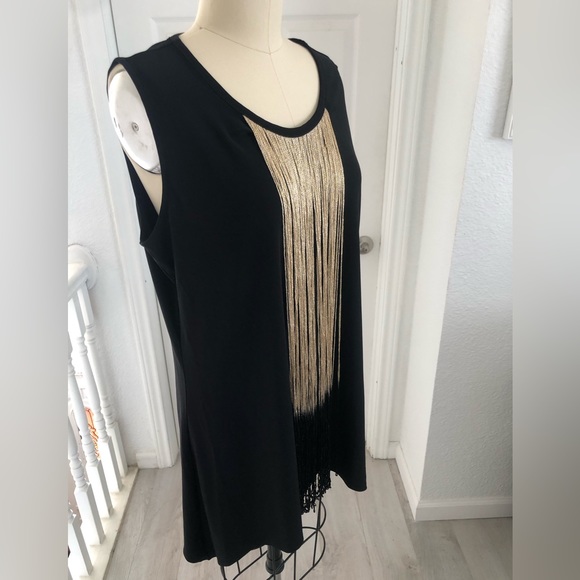 Black sleeveless fringe top. - Picture 5 of 11
